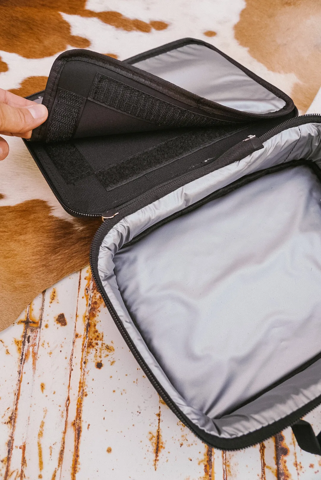 Elk Shed Lunch Box in Saddle