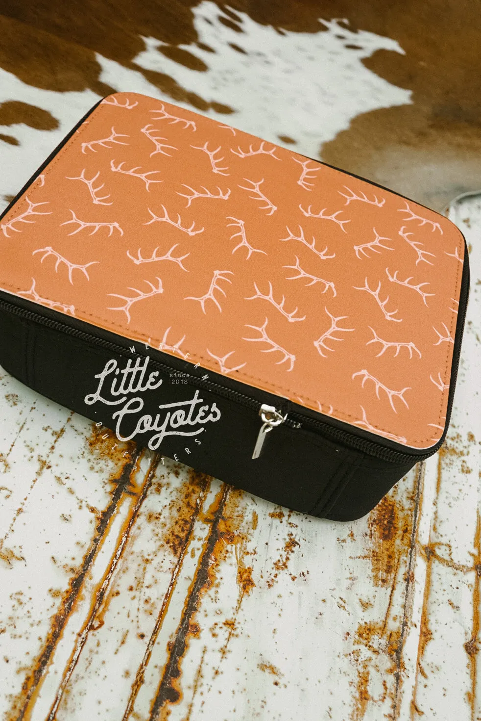 Elk Shed Lunch Box in Saddle