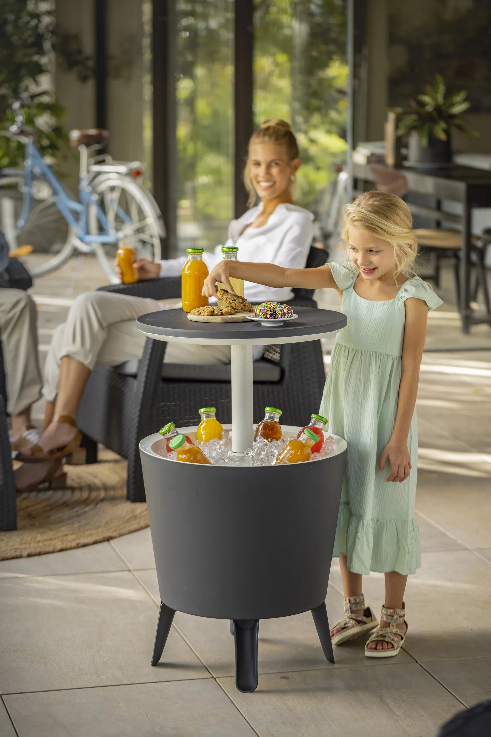 Keter 32 Qt. 2 in 1 Side Table and Bar. Weather Resistant, 20 litre beverage storage capacity to handle up to 60 cans or 40 bottles of water with ice Retails $190 