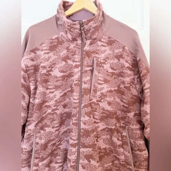 Outdoor Voices PrimoFleece Full Zip Pink Camo Jacket XL Women's Deep Taupe Cloud