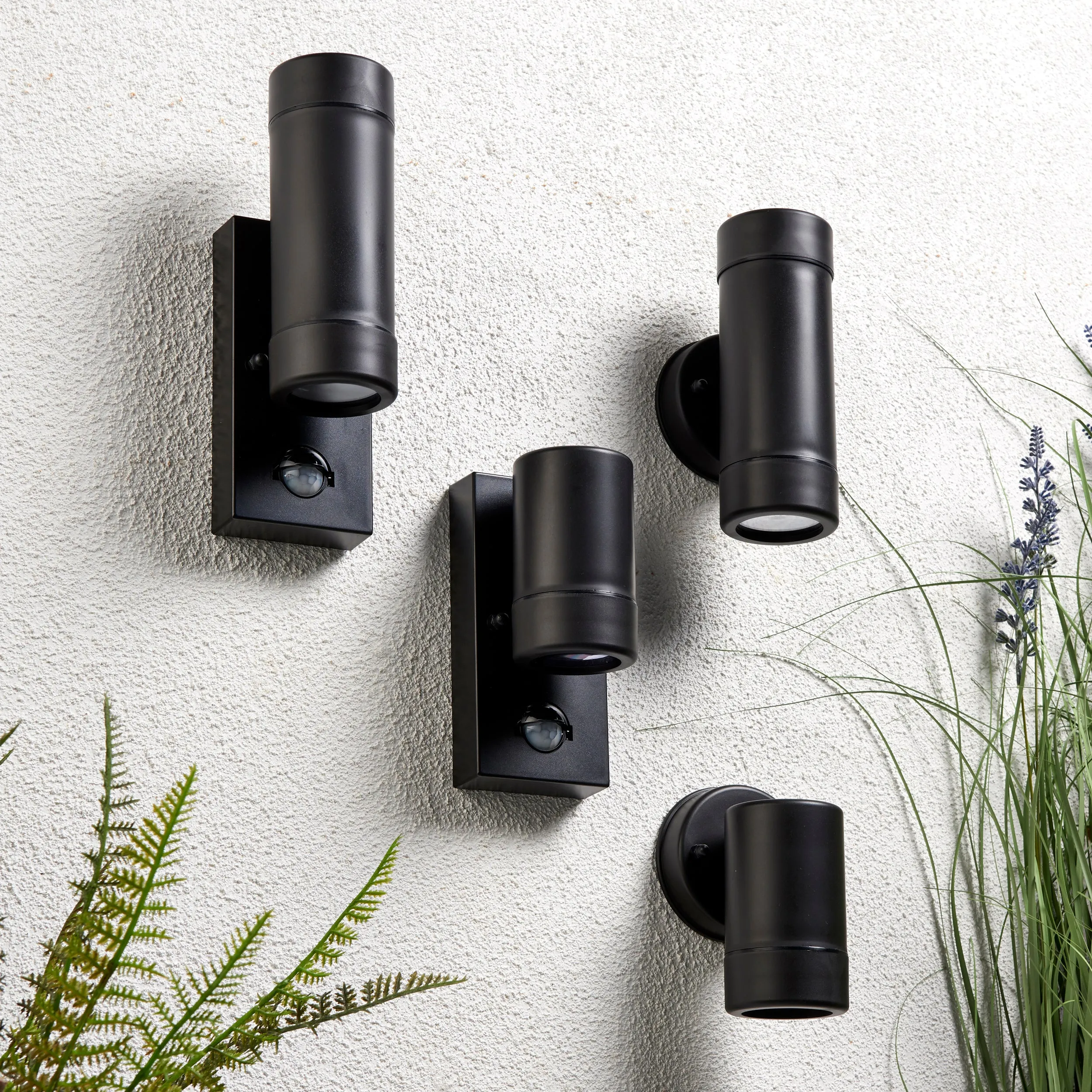 Saxby 81010 Icarus PIR 1lt wall IP44 7W Black polypropylene & clear pc 7W LED GU10 (Required)