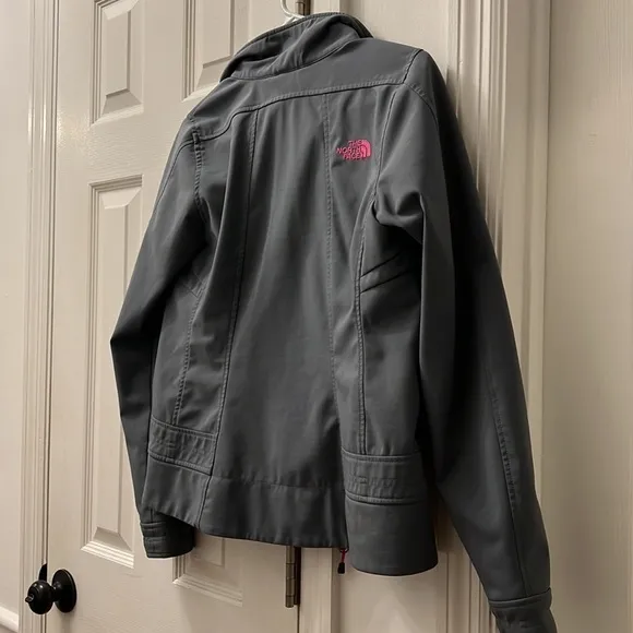 THE NORTH FACE CALENTITO SOFTSHELL - GREY WITH HOT PINK DETAILS - SIZE XS