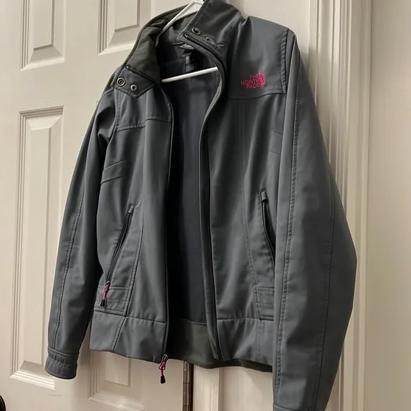 THE NORTH FACE CALENTITO SOFTSHELL - GREY WITH HOT PINK DETAILS - SIZE XS