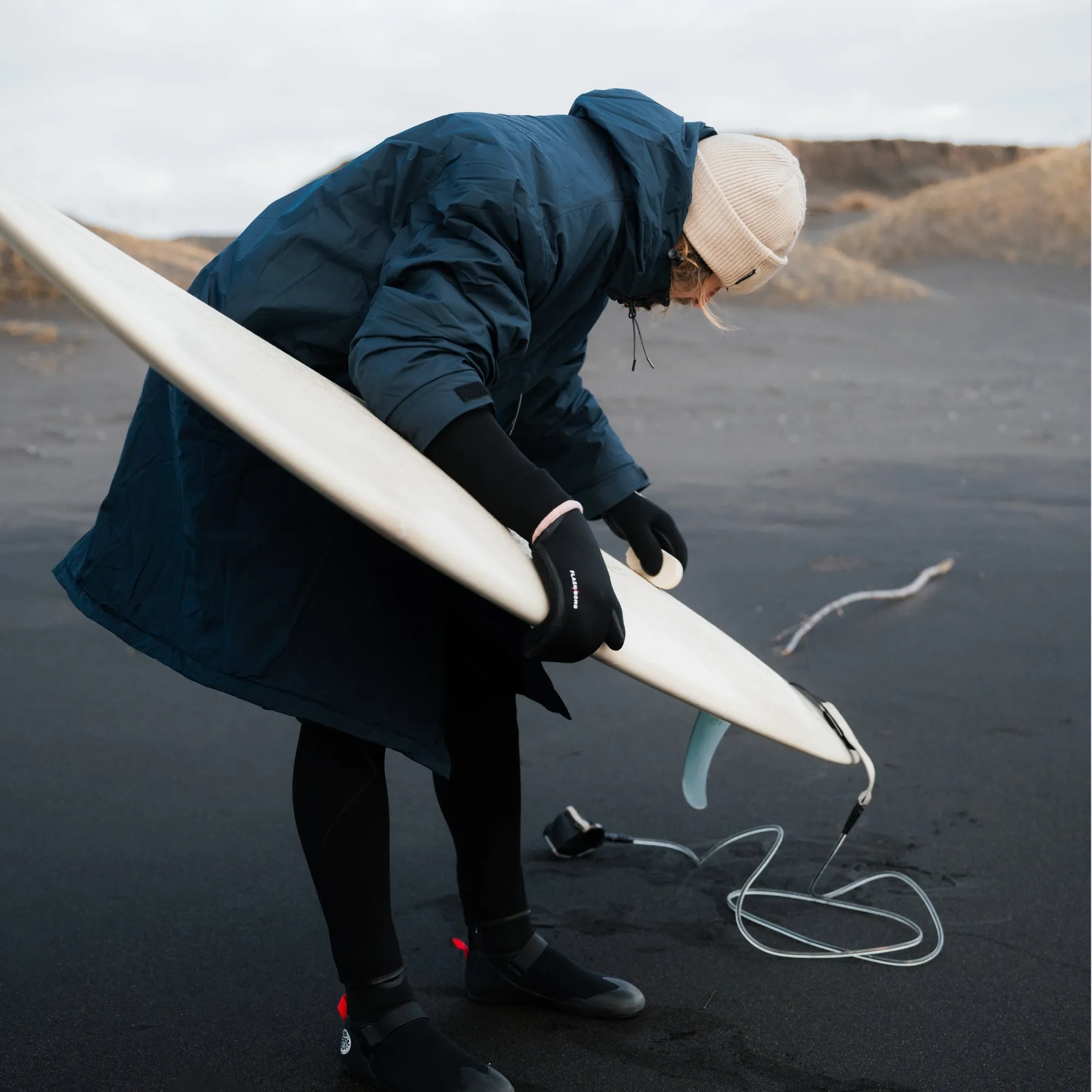 VOITED 2nd Edition Outdoor Change Robe & Drycoat for Surfing, Camping, Vanlife & Wild Swimming  - Ocean Navy