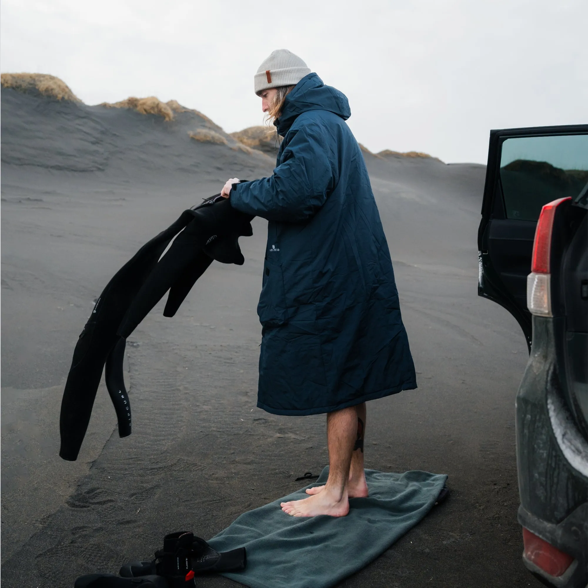 VOITED 2nd Edition Outdoor Change Robe & Drycoat for Surfing, Camping, Vanlife & Wild Swimming  - Ocean Navy