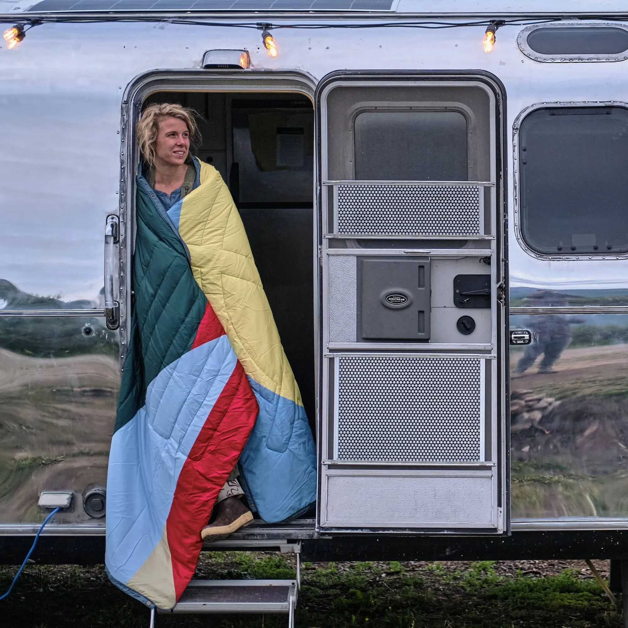 VOITED CloudTouch® Indoor/Outdoor Camping Blanket  - Cool Ridge